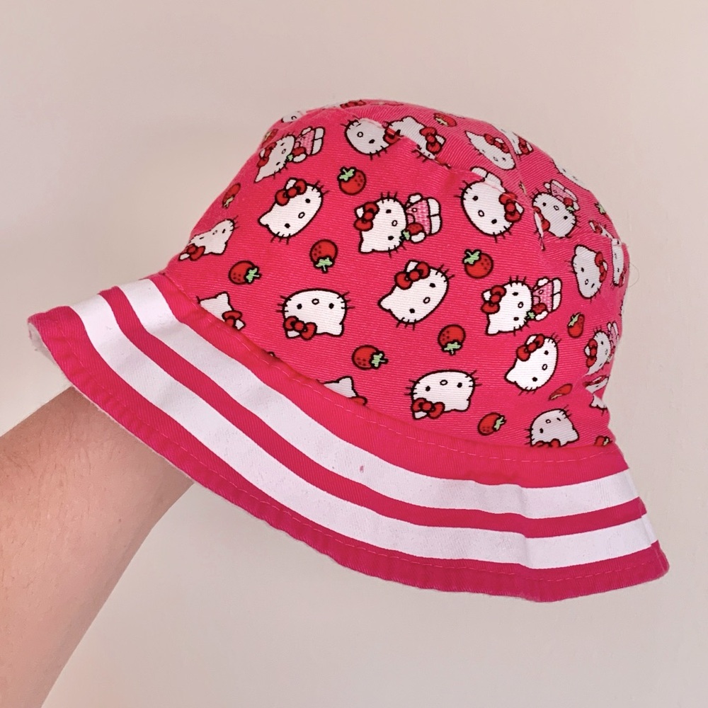 2013 Hello Kitty Strawberries Baby Toddler Pink & White Striped Bucket Sun Hat